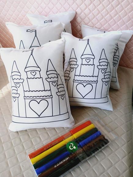 Kit com 10 Almofadas de Colorir com Canetinha Castelo