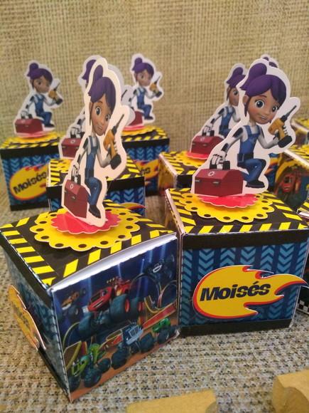Kit com 10 Caixa Cubo - Blaze And The Monster Machines
