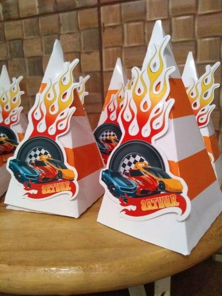 Kit com 10 Caixa Pirâmide - Hot Wheels