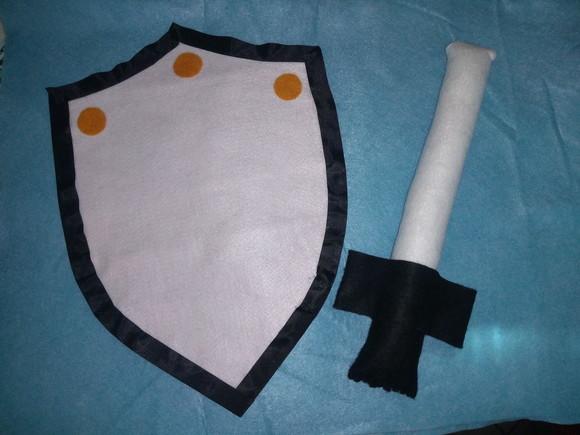 Kit com 10 Espadas e 10 Escudos em Feltro