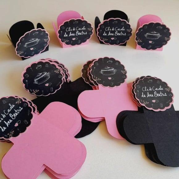 Kit com 50 Forminhas Decorada Docinhos e Trufas