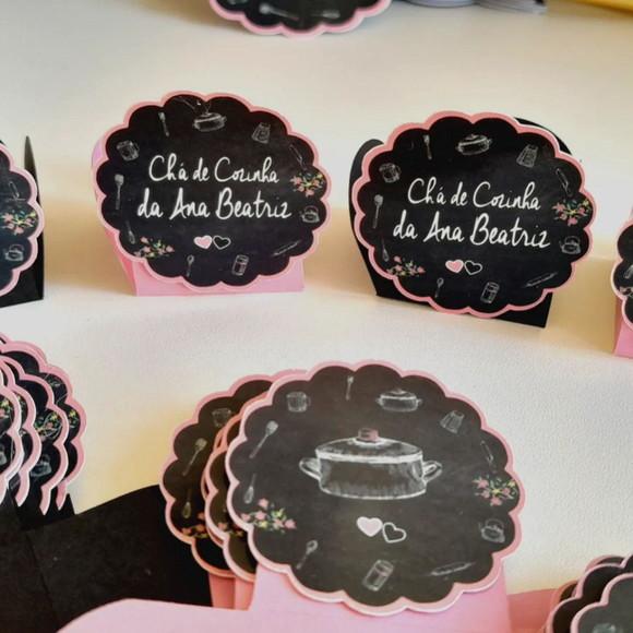 Kit com 50 Forminhas Decorada Docinhos e Trufas