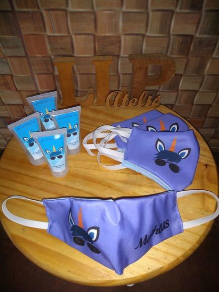 Kit máscara e porta álcool gel
