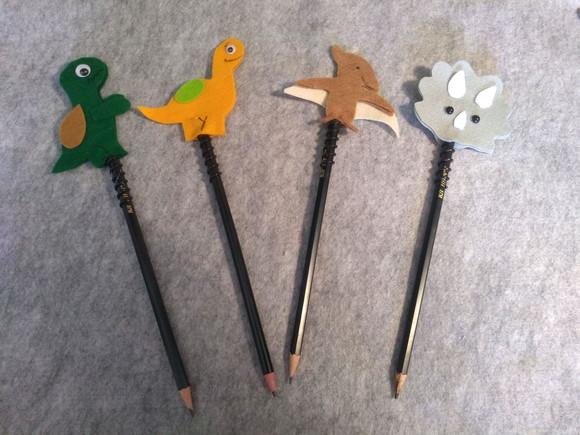 Ponteiras dinossauros em feltro