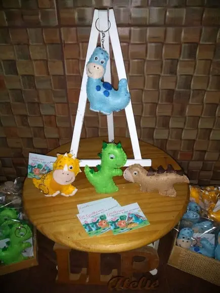 Chaveiros dinossauro em feltro