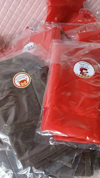 Combo - Kit com 25 Capas Chapéuzinho Vermelho e Lobo