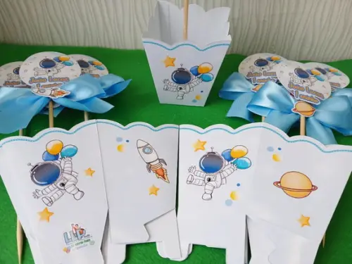 Kit 10 Cachepo Centro de Mesa - Astronauta Aquarela