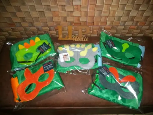 Kit 40 ... Kit Máscara + Capa Dinossauro