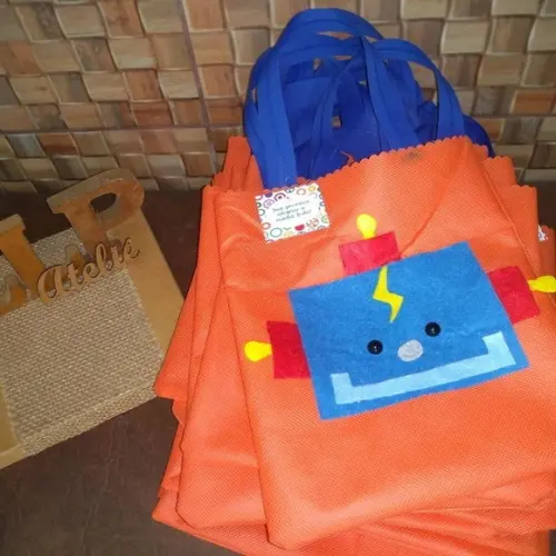 Kit 40 Sacolas em Tnt com Aplique em Feltro Robô