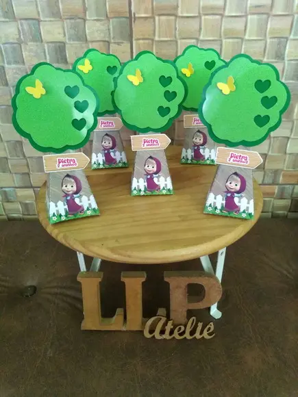 Kit com 10 Caixa Pirâmide - Marsha e o Urso