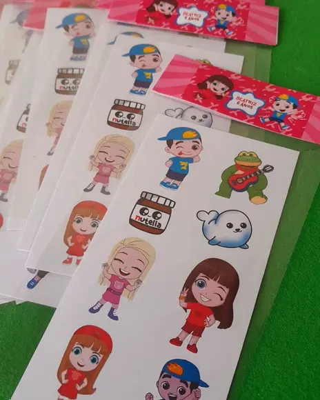 Kit com 20 Cartela Adesiva - Lucas Neto e Gigi