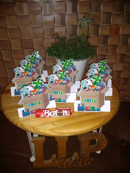 Kit com 30 Porta Batom de Chocolate