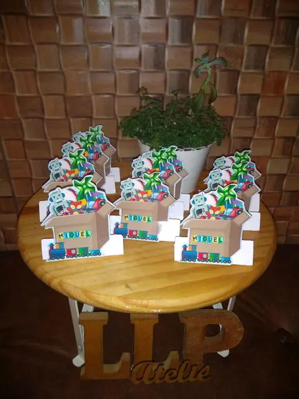 Kit com 30 Porta Batom de Chocolate
