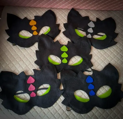 Kit com 45 Máscaras em Feltro do Dragão - Banguela