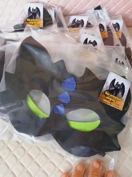 Kit com 45 Máscaras em Feltro do Dragão - Banguela