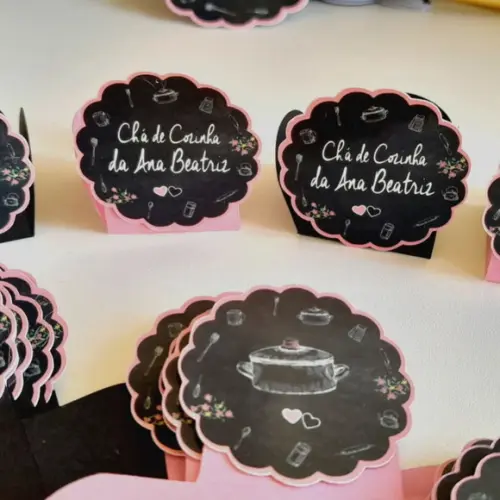 Kit com 50 Forminhas Decorada Docinhos e Trufas