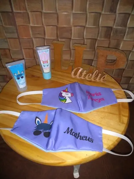 Kit máscara e porta álcool gel