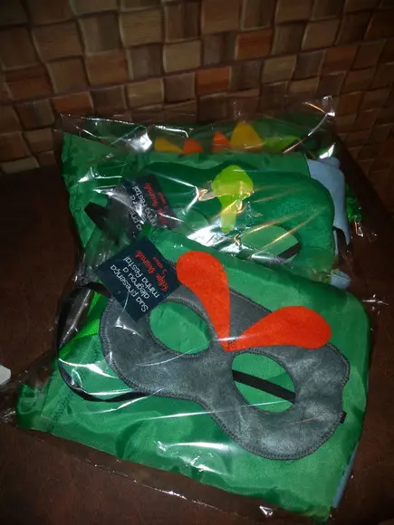 Kit Máscara + Capa Dinossauro