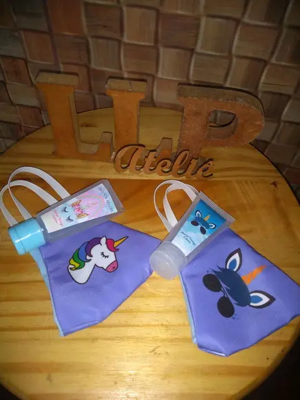 Kit máscara e porta álcool gel