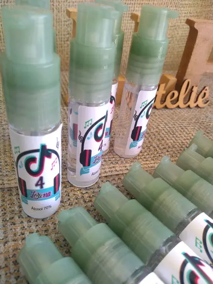 Kit máscara e porta álcool gel
