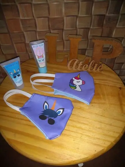 Kit máscara e porta álcool gel