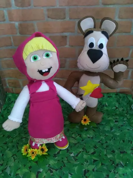 Marsha e o urso em feltro