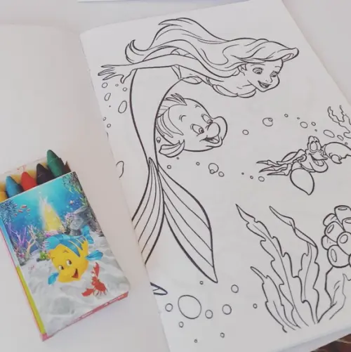 Revista de Colorir Linguadoe Ariel