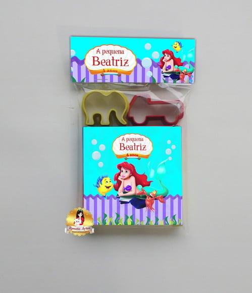 Massinha na Lapela Ariel