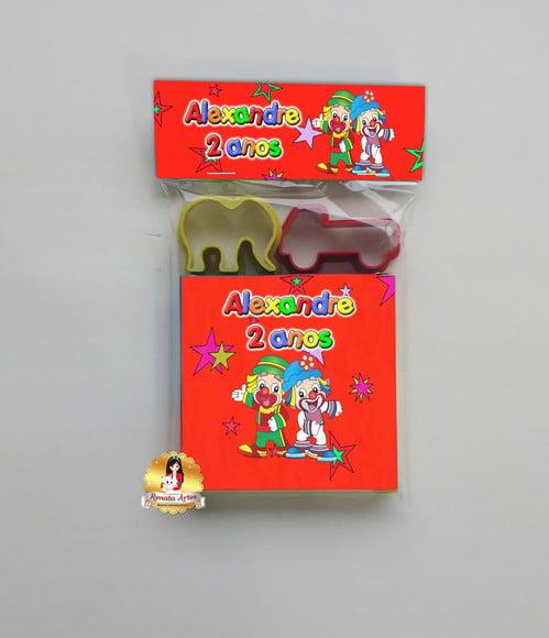 Massinha na Lapela com Forminhas Patati Patatá