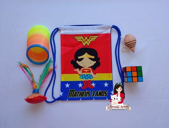 Mochila Brinquedos Retrô Tema Mulher Maravilha Cute