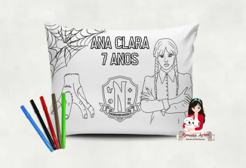 Almofada Pinte e Lave Wandinha