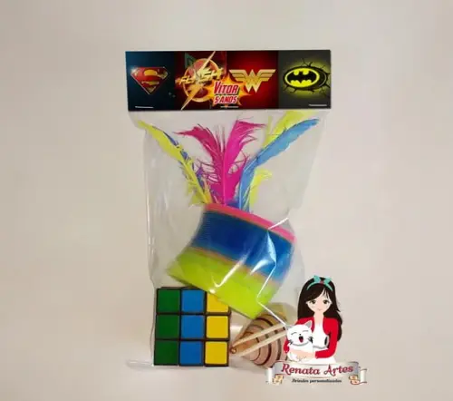 Kit Brinquedos Retrô Tema Liga da Justiça Símbolos