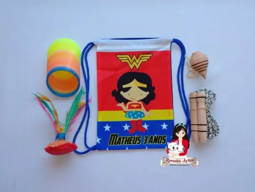 Mochila Boa Infância Tema Mulher Maravilha Cute