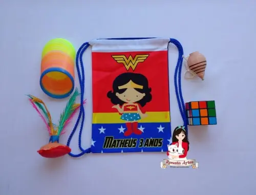 Mochila Brinquedos Retrô Tema Mulher Maravilha Cute