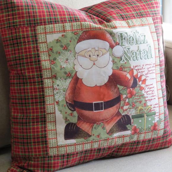 Capa Almofada Natal Xadrez Vermelho e Dourado Pinguim