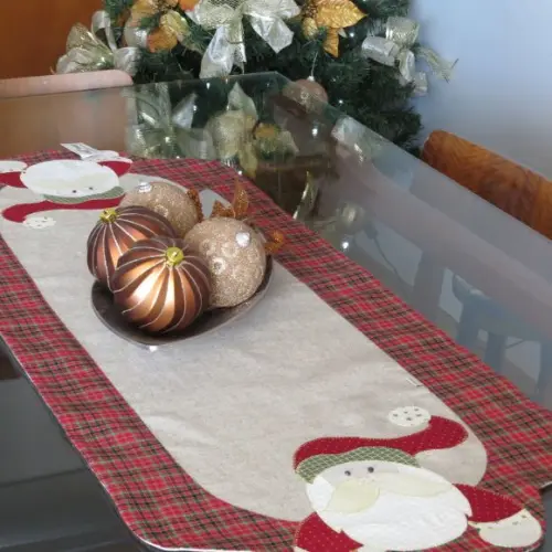 Caminho de Mesa Papai Noel Moderno