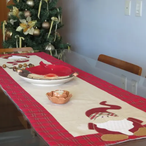 Trilho de Mesa em Linho com Barrado Papai Noel Barba Longa