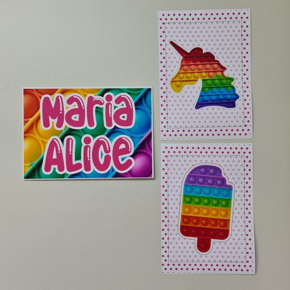 Kit Três Pôsteres A4 Impressos Decoração de Festa Pop It