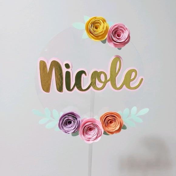 Topo de Bolo Flutuante com nome dourado e Flores em Papel