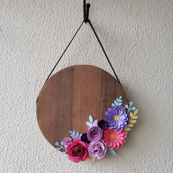Placa Decorativa Redonda em Papel com Flores 3D