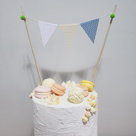 Topo de Bolo Bandeirinhas Festa Clean em Papel com Pompom