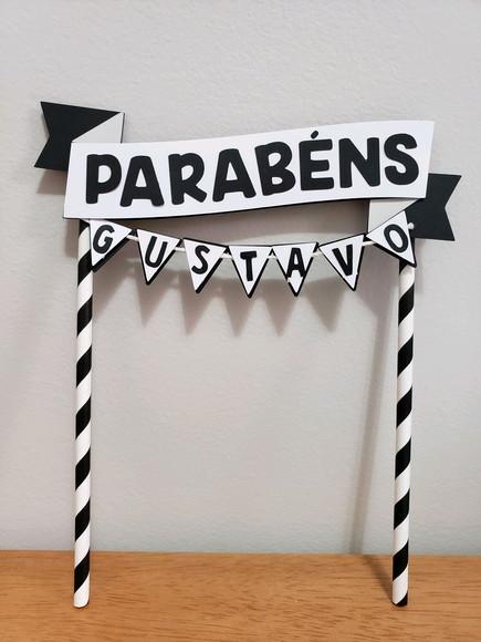 Topo de Bolo Camadas de Papel Parabéns com Bandeirinhas