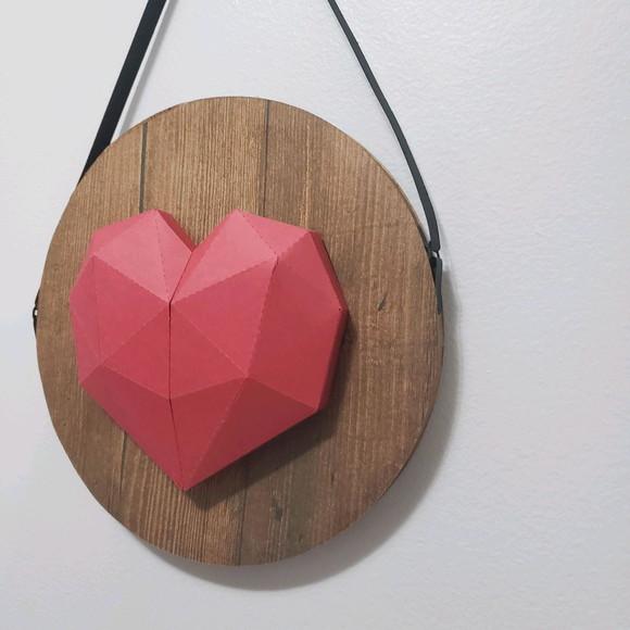 Placa Decorativa Redonda em Papel com Coração 3D