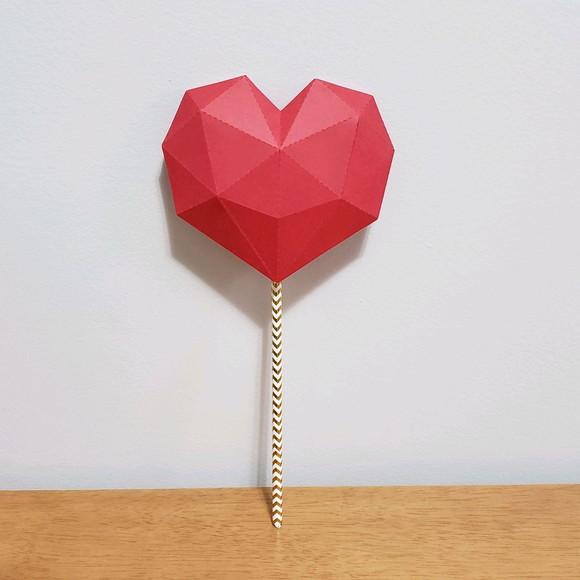 Topo de Bolo Coração Low Poly Lapidado em Papel 12cm