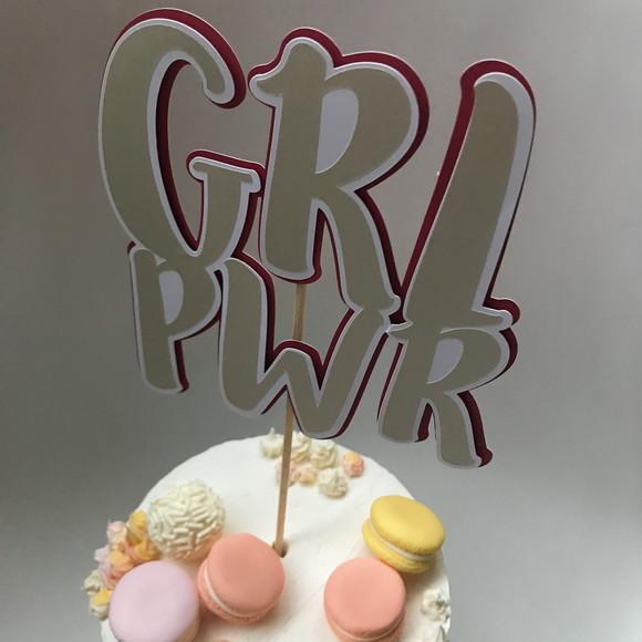 Topo de Bolo em camadas de papel GRL PWR