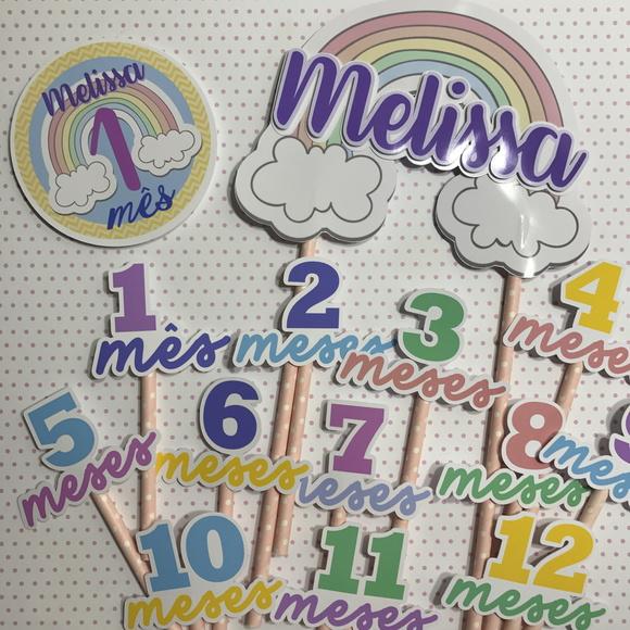 Kit Completo Mesversário Bebê com Topos de Bolo e Adesivos