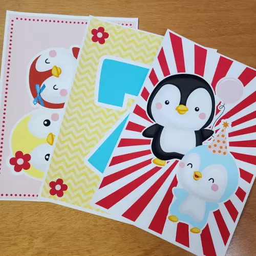 Kit com Três Pôsteres A4 Impressos para Decoração de Festa