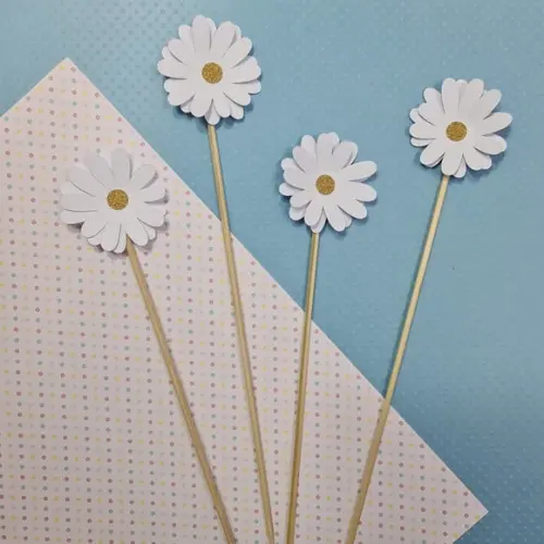 Topo De Bolo Flores Brancas Em Camadinhas De Papel