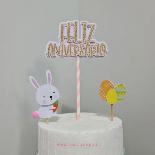 Topo de Bolo em Papel Feliz Aniversário na Páscoa