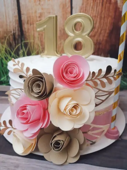 Flores e Folhas em papel para Decoração de Bolo